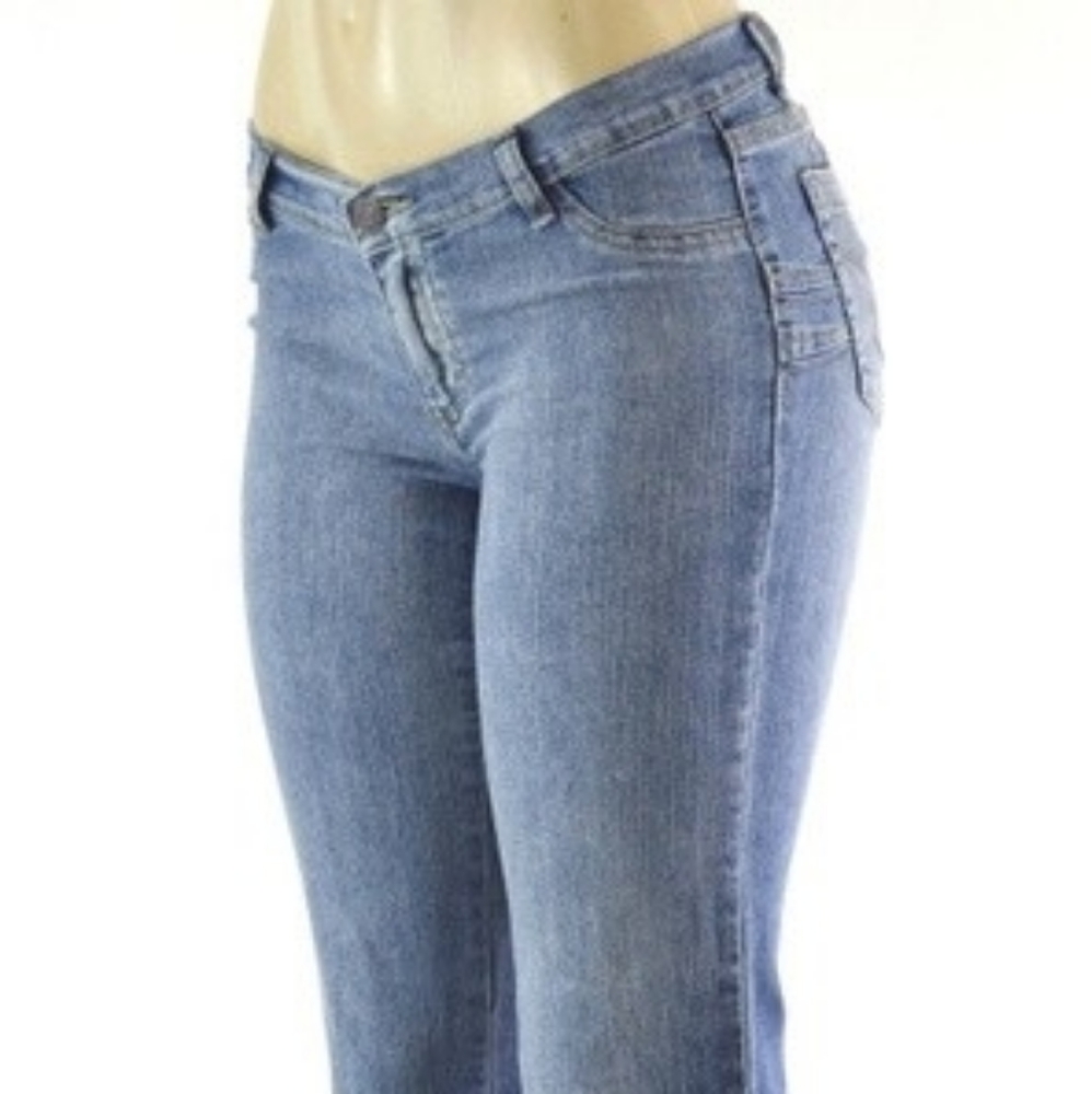 iso posting. i am looking for bellaform jeans please help me find them.